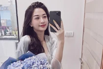 Thư Vũ khoe điện thoại mới nhưng lại bị dân mạng soi ra điểm này