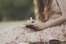 Chuyện đẫm nước mắt của người vợ bị chồng bỏ theo cô hàng xóm