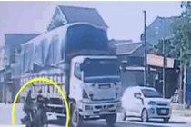 Video: Cô gái bị xe tải cán tử vong