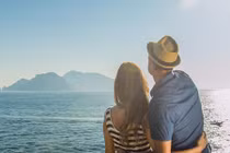 Bạn trai đi du lịch cùng bạn thân khác giới, liệu có đáng tin?