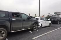 3 ôtô tông nhau, cao tốc Pháp Vân - Cầu Giẽ ùn tắc gần 10 km