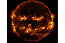 NASA công bố bức ảnh Mặt trời “hưởng ứng” Halloween