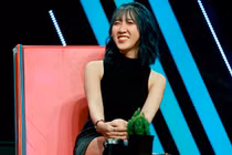 Gái xinh “vắt vai” 12 mối tình yêu cầu bạn trai phải “cho tiền” khi yêu