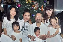 NSND Lê Hùng U70 hạnh phúc bên vợ trẻ kém 32 tuổi và 5 con