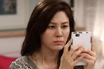 Phát hiện điều khủng khiếp khi ngó qua điện thoại của chồng