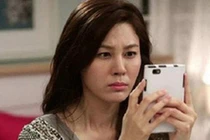 Phát hiện điều khủng khiếp khi ngó qua điện thoại của chồng