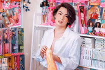 Đào Bá Lộc mở sạp bán búp bê kiếm tiền nuôi 'chồng' 