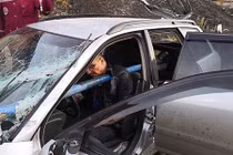 Sống sót kỳ diệu khi bị ống nước kim loại đâm xuyên ngực