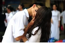 Giật mình khi con gái hỏi bạn trai con sờ "chỗ ấy" có thai được không?