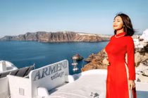 Ông chồng quốc dân đưa vợ đi khắp thế gian chụp ảnh áo dài