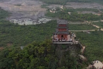 Video: Kỳ lạ quá trình xây dựng ngôi chùa nặng 2000 tấn trên núi Thất Tinh