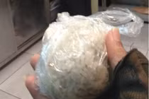 Câu chuyện cảm động rơi nước mắt của chàng shipper nghèo