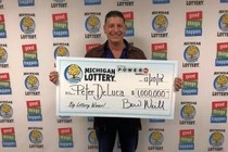 Triệu phú xổ số để quên vé trúng thưởng trên ô tô suốt 2 tháng