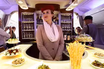 Tiếp viên hàng không, người mẫu, nhà thiết kế nói gì về nghề của họ?