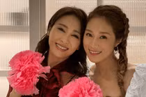 2 mỹ nhân Hong Kong được thưởng nóng hàng trăm tỷ đồng khi sinh con