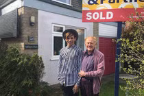 Chia tay cụ ông, mẫu trẻ chiếm luôn nhà rồi cặp với đại gia mới