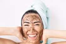 7 thói quen khiến bạn dù đã qua tuổi dậy thì mà mặt vẫn đầy mụn