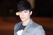 Nathan Lee theo dõi Sơn Tùng, nhập hội "chỉ follow mình em"