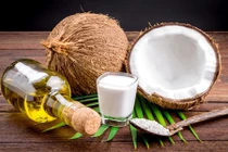 Đừng dại thấy hanh khô mà bôi dầu dừa cho bé