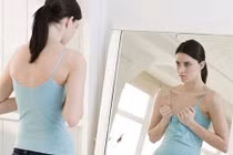 Ung thư vú: Nâng ngực liệu có liên quan?