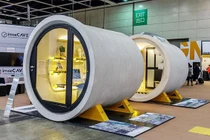 Video: Ngôi nhà ống cống 15 m2 giá rẻ ở thành phố đắt đỏ Hong Kong