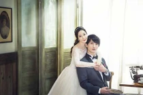 4 năm sau khi bị vợ tố "sex tập thể", ca sĩ Hong Kong lấy vợ mới