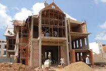 Xây nhà tuyệt đối không được để 3 vật này trước cửa