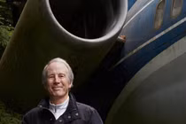 Video: Ông lão người Mỹ 'hô biến' máy bay cũ thành nhà ở