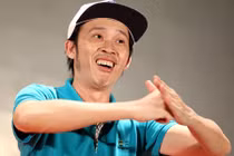 Con trai chia sẻ clip Hoài Linh "đầu bù tóc rối" đón sinh nhật