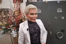 Búp bê Ken lại sửa mũi, thu nhỏ mặt, cán mốc kỷ lục 69 lần "dao kéo"