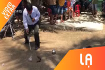 Video: Màn biểu diễn ảo thuật câu cá trong chai nước cực ảo diệu