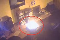 Video: Laptop sạc qua đêm phát nổ, thiêu rụi cả văn phòng