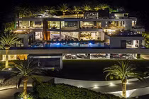 Choáng ngợp dinh thự 6.000 tỉ: Trang hoàng bởi trực thăng, siêu xe