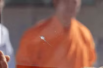 Giải mã màn phi kim vỡ kính dày của võ sư Thiếu lâm tự