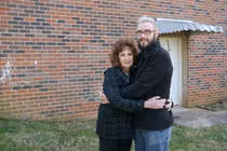 Chàng trai 19 yêu say đắm cụ bà 72 tuổi và đêm tân hôn đáng nhớ