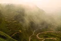 Con đường 24 khúc cua đầy hiểm nguy