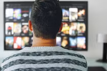 Chỉ ngồi không xem tivi kiếm 15 triệu đồng/tuần