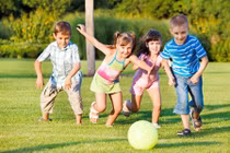 Mẹ nhớ đừng làm 3 điều này khi trẻ ngoài nắng về