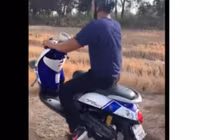 Video: "Quái xế" bốc đầu xe trên ruộng lúa và cái kết ê chề