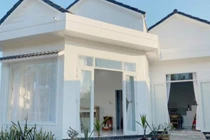 Cô gái 25 tuổi xây tặng cha mẹ ngôi nhà màu trắng tuyệt đẹp