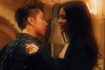 Video: Sơn Tùng "quẩy" giữa dàn gái xinh trong MV "Hãy trao cho anh"