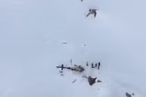 Video: Khoảnh khắc máy bay du lịch đâm trúng trực thăng khiến 7 người chết