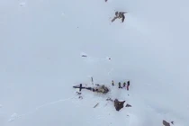 Video: Khoảnh khắc máy bay du lịch đâm trúng trực thăng khiến 7 người chết