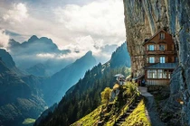 Video: 10 khách sạn ấn tượng nhất thế giới có thể bạn chưa biết