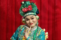 Xuân Hinh khóc khi kể ký ức mẹ vất vả nuôi mình ăn học