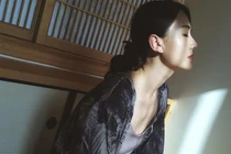 Tôi rụng rời khi thấy chiếc phong bì trên bàn làm việc của chồng