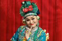 Xuân Hinh khóc khi kể ký ức mẹ vất vả nuôi mình ăn học