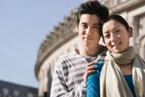 Quý bà lao đao chỉ vì trót say tình “phi công trẻ“