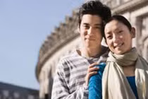 Quý bà lao đao chỉ vì trót say tình “phi công trẻ“