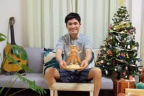 Anh chàng biến hóa con cua thành mô hình siêu nhân